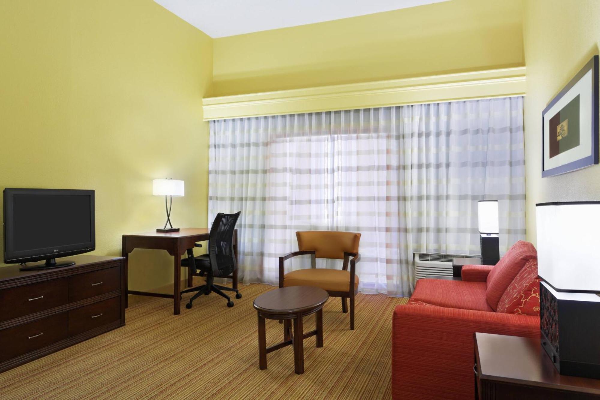Courtyard Greenbrier Hotel Chesapeake