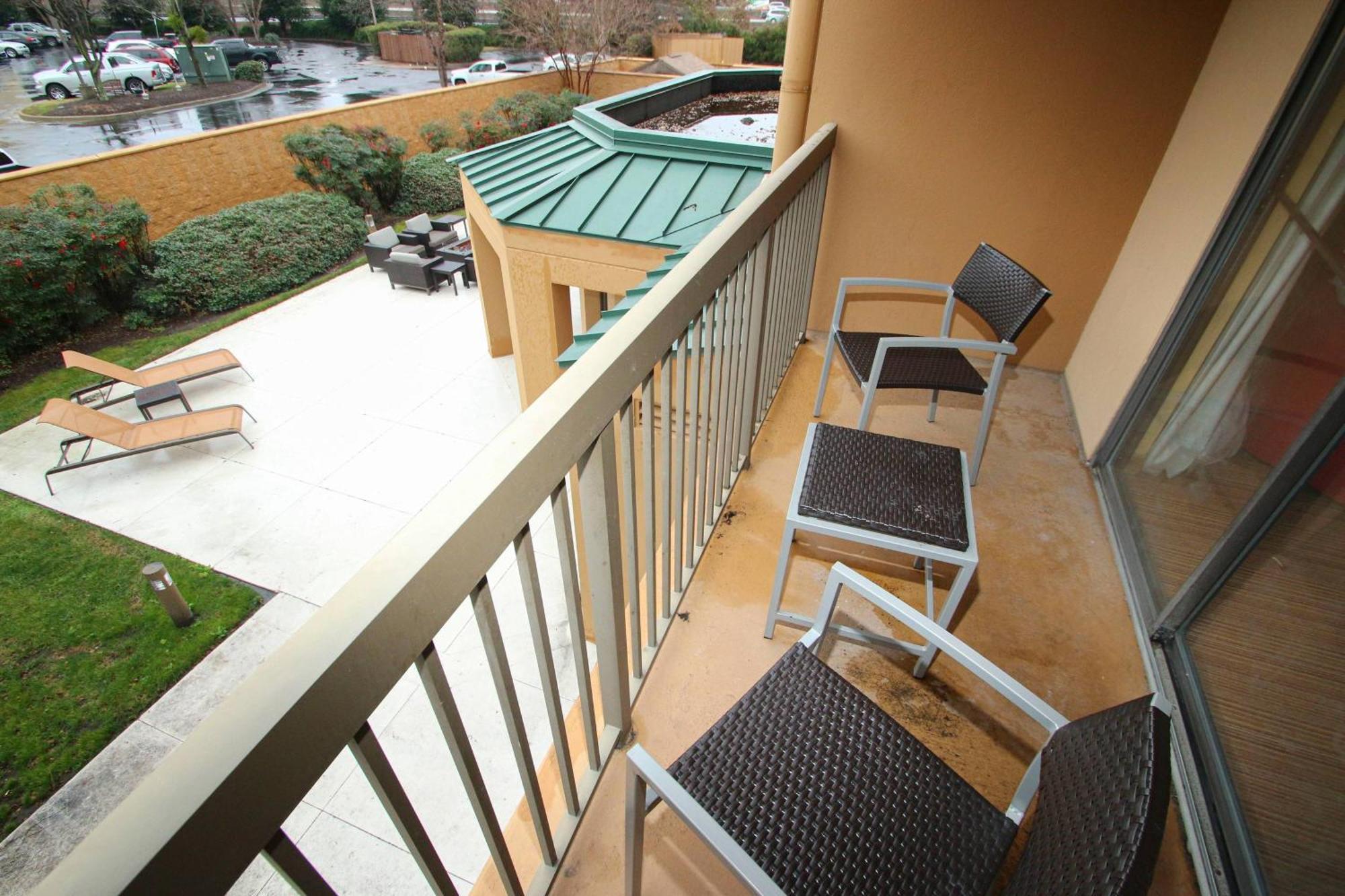 Courtyard Greenbrier