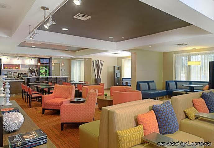 Courtyard Greenbrier Hotel 3*